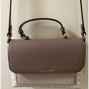 Beautiful Calvin Klein print crossbody purse